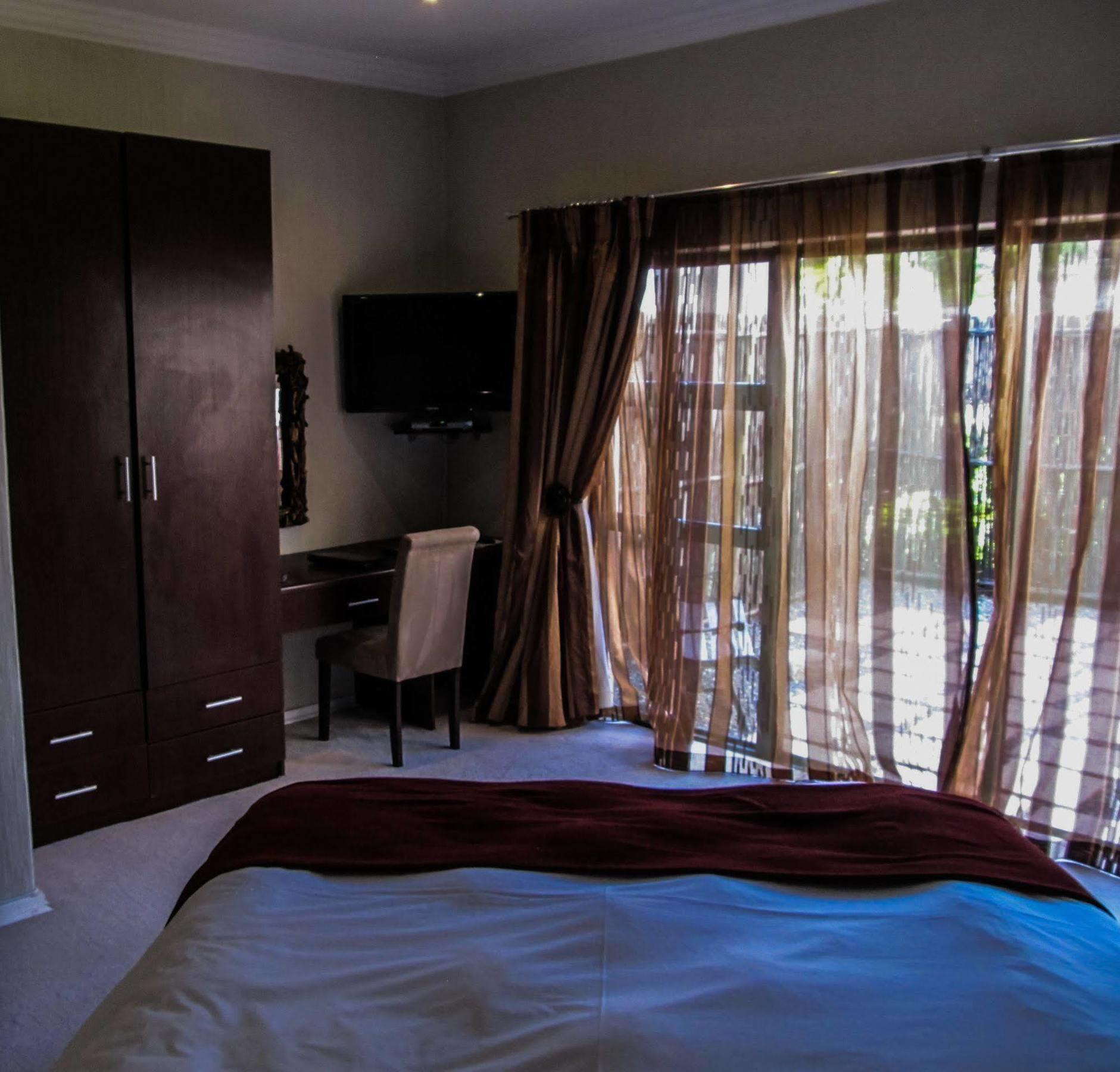 Le Petit Fillan Hotel Johannesburg Exterior photo